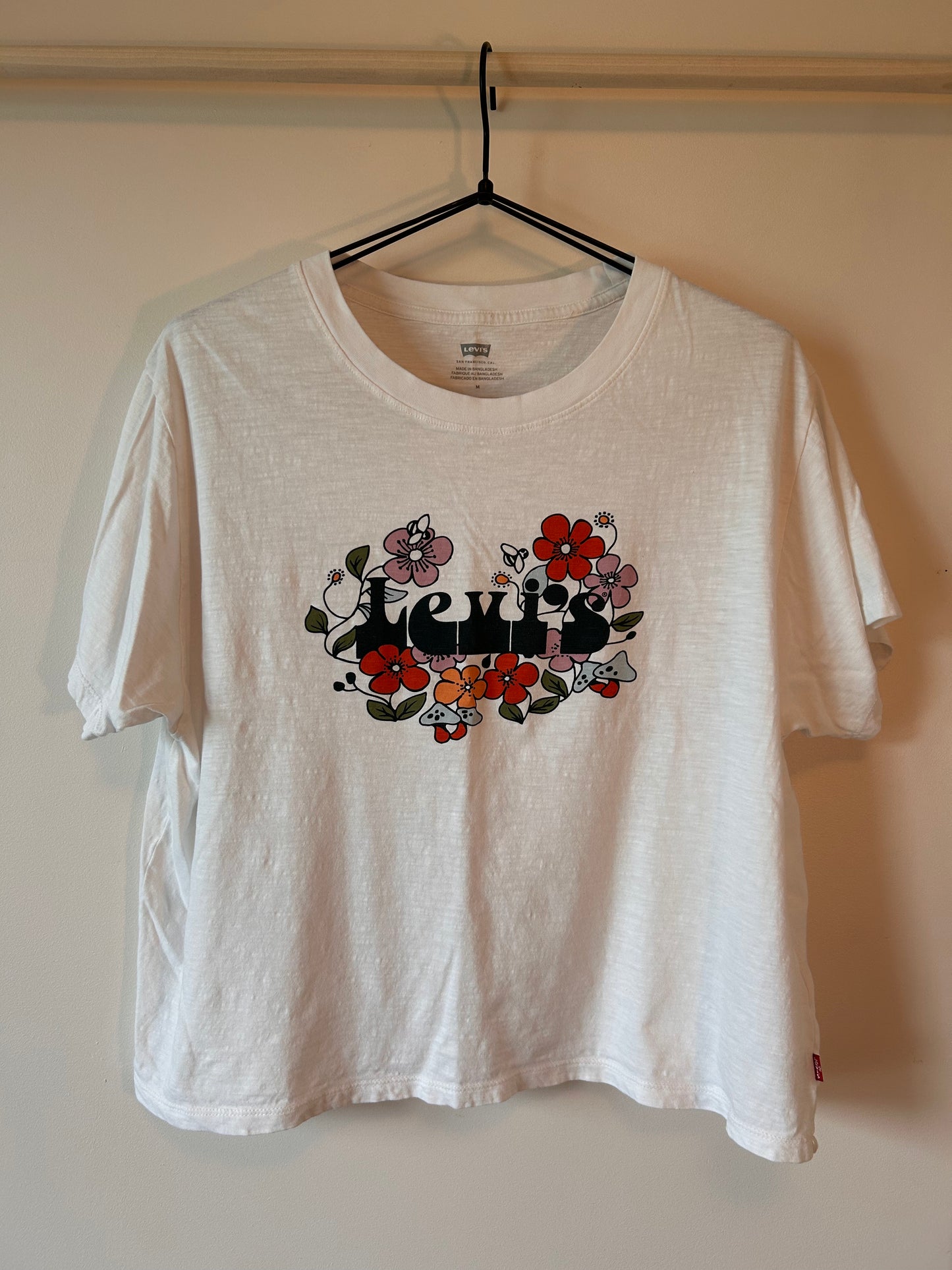 Levi's Graphic Tee (M)
