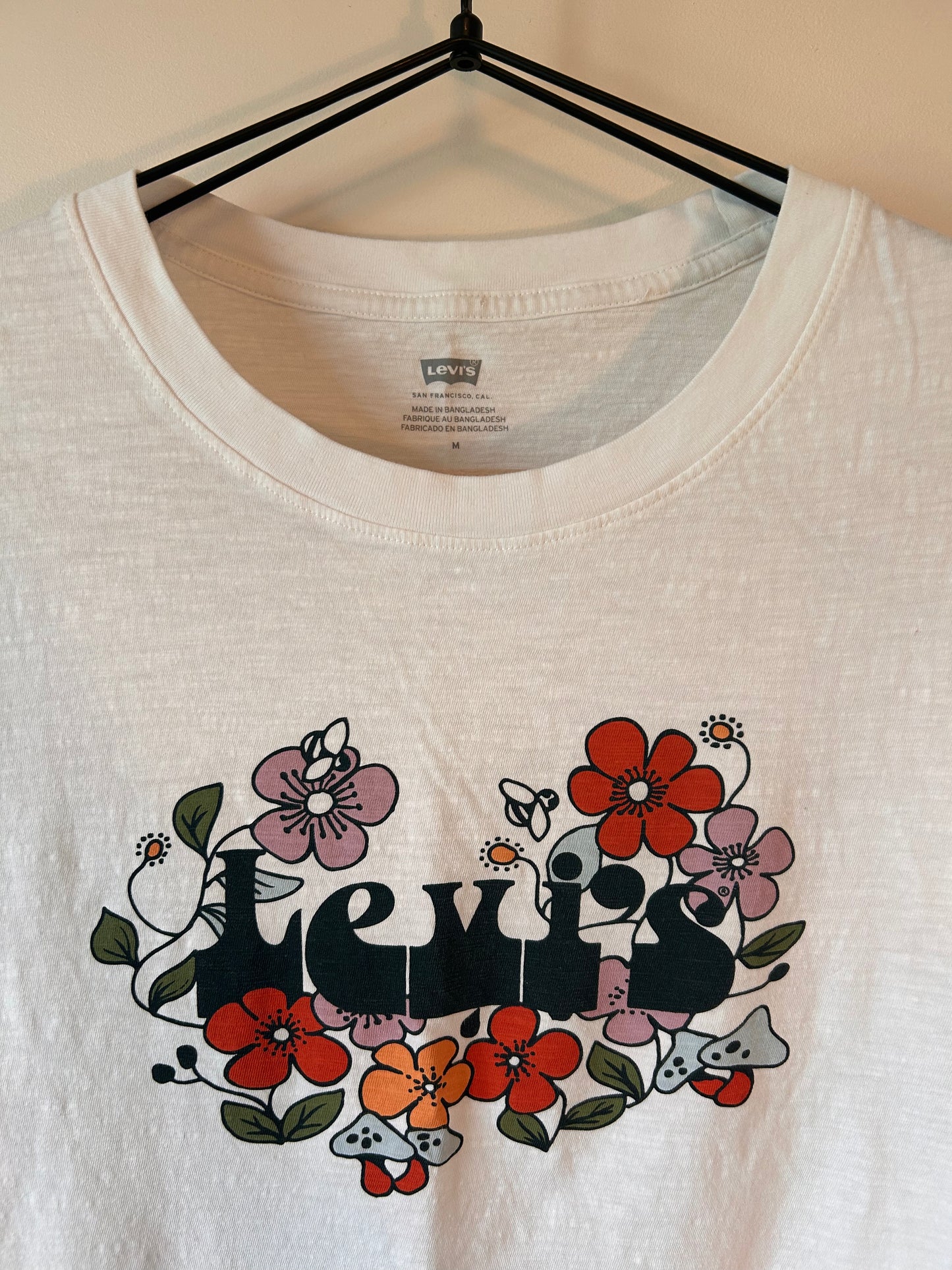 Levi's Graphic Tee (M)